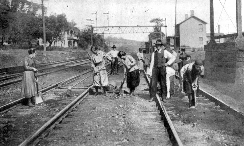 A Section-Gang of women at work on the tracks of the Pennsylvania Railroad, near Summerville, Pa.